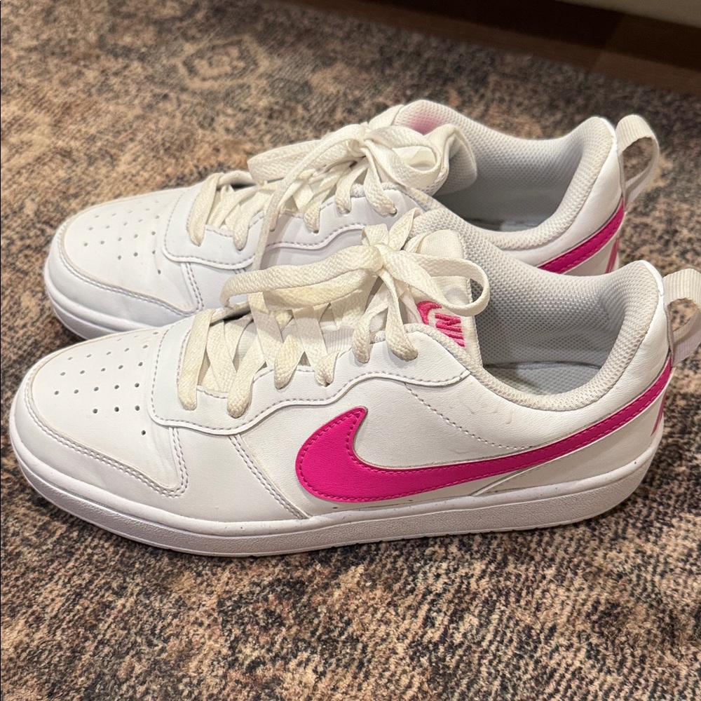 Nike Court Borough White Sneakers with Pink Accents Size 6Y kids Or a 7.5 Womens - Picture 3 of 7